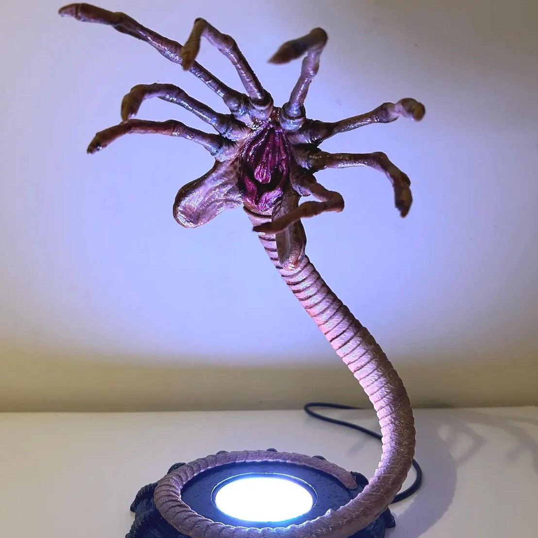 Lampu Alien Facehugger Lampu M - Lighting Decor Items ulasan dan harga