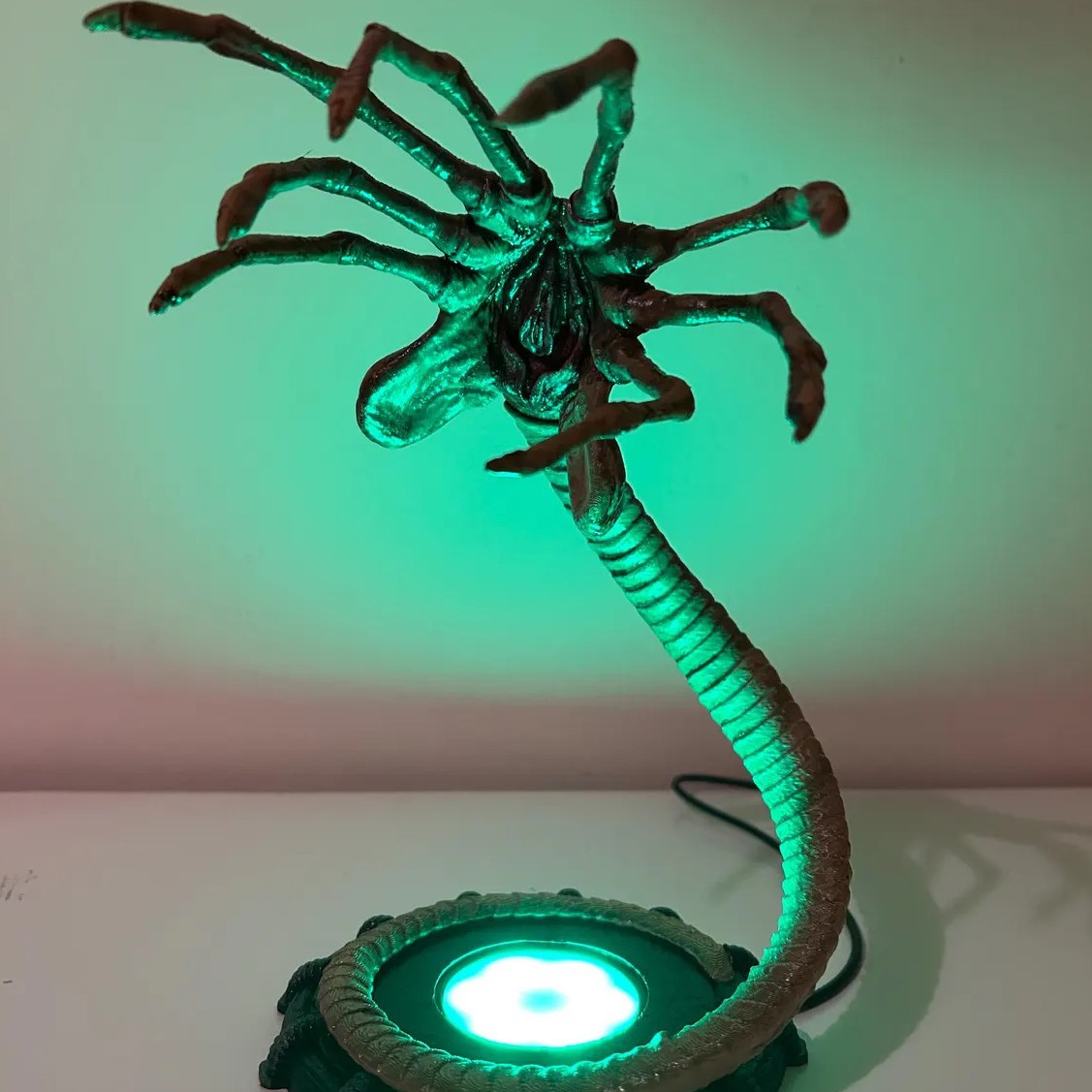 Lampu Alien Facehugger Lampu M - Lighting Decor Items ulasan dan harga
