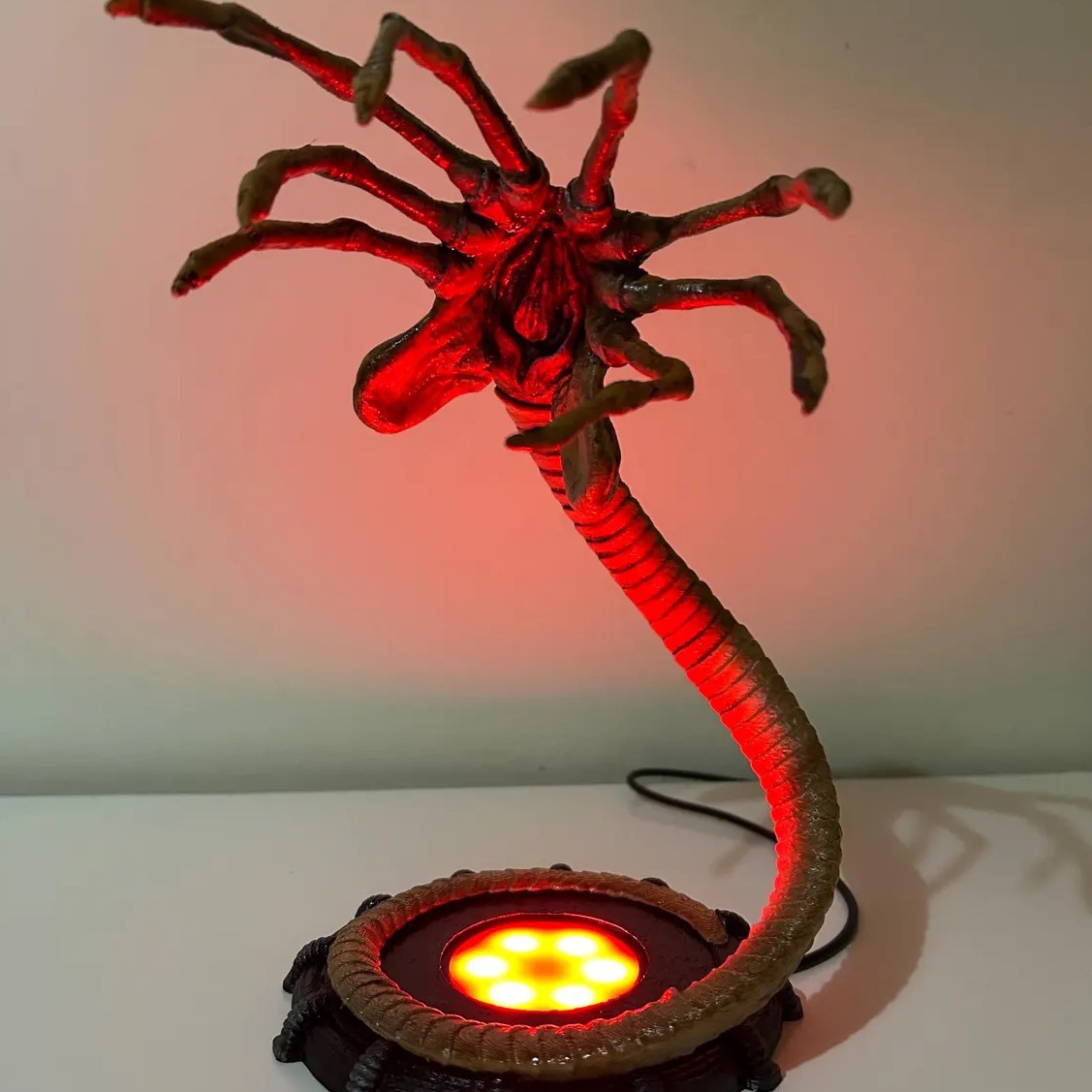 Lampu Alien Facehugger Lampu M - Lighting Decor Items ulasan dan harga